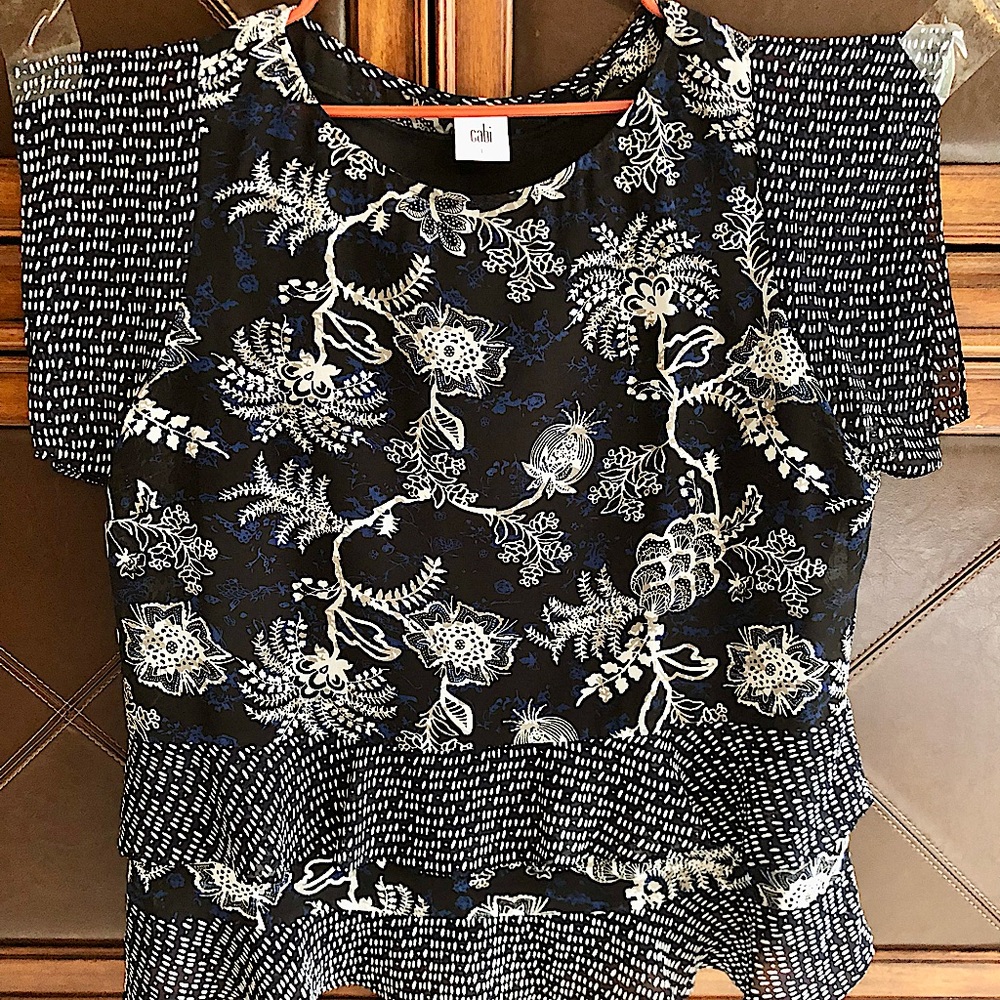 Cabi navy, black & white lined flutter sleeve top, size L